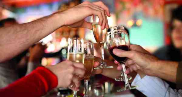 How to keep staff motivated in the run up to Christmas How to keep staff motivated in the run up to Christmas